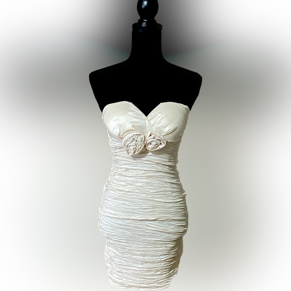 ModCloth White Strapless Dress